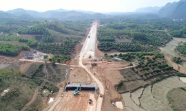 Thi công cao tốc Bắc Giang - Lạng Sơn.