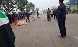 Hiện trường vụ xe khách đâm phải đoài người đi đưa tang.