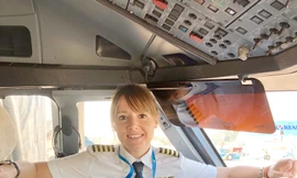 Angela Diaz Lopez sinh ra tại thủ đô Madrid (Tây Ban Nha) và hiện là nữ cơ trưởng tàu bay Airbus A321 của Vietnam Airlines. 