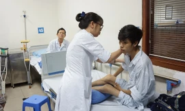 Bệnh nhân Nguyễn Văn Tuyên, với 26 năm gắn bó và duy trì sự sống nhờ thẻ BHYT.