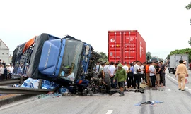 Hiện trường vụ tai nạn trên QL5 sáng 23/7.