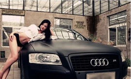 Thiếu nữ 14 tuổi níu kéo bạn trai bằng Audi