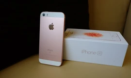 Mở hộp iPhone SE đầu tiên về Việt Nam