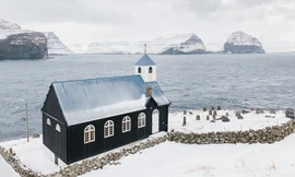 Tận thấy cuộc sống trên quần đảo hẻo lánh nhất châu Âu