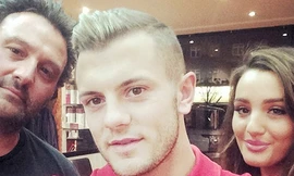 Sao Arsenal thuê bố vợ tương lai làm… vệ sỹ