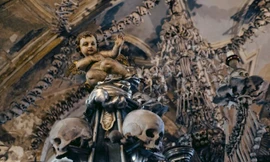 Rùng mình với nhà nguyện xây từ 40.000 bộ xương người