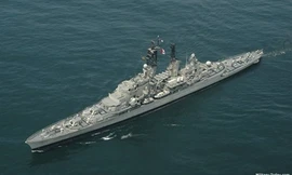 Cận cảnh tuần dương hạm cổ nhất thế giới còn hoạt động