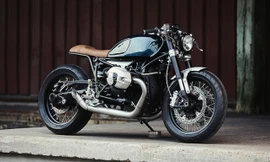 Là một mẫu xe mang phong cách hoài cổ, BMW R nine T thường được lựa chọn cho các bản độ khác nhau. Mặc dù vậy, những chi tiết nhựa gốc trên thân xe cũng đã phần nào che đi mất vẻ đẹp của mẫu xe này.