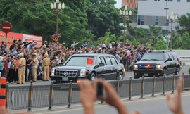 Tổng thống Mỹ đến TP.HCM trong sự chào đón nồng nhiệt