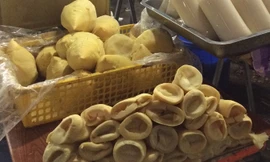 Một quầy bán măng tại chợ Phùng Khoang. Ảnh: Minh Quang.