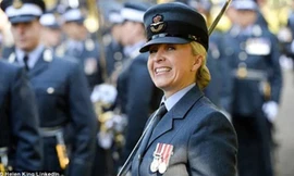 Sĩ quan Helen King. Ảnh: Dailymail.