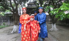 Cháu nội vua Thành Thái lần đầu tiên được thăm lăng gia tộc