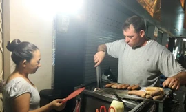 Chuyện tình của chàng Tây buôn gánh bán bưng ở Sài Gòn