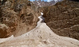 Sông băng trong sa mạc Iran. Ảnh: Ian Lloyd Neubauer.