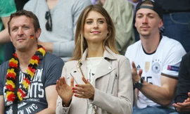 Ngắm cô bồ xinh đẹp của trung vệ Đức