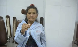 Con đỉa phát triển trong người bà Xa gần 2 tháng.