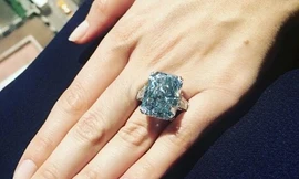 Viên kim cương xanh lớn nhất thế giới có giá… 555 tỉ đồng