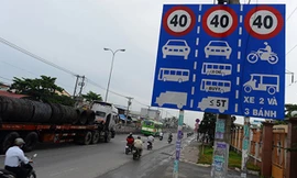 Toàn bộ biển báo hạn chế tốc độ vô lí sẽ được tháo bỏ xong trước ngày 1/3/2016 theo "lệnh" của Bộ trưởng Đinh La Thăng. Ảnh: VOV giao thông.