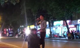 Người dân Hà Nội bực bội vì loa thùng hát rong 'làm phiền'