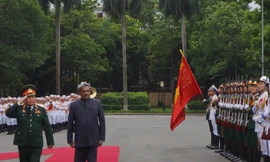 Bộ trưởng Quốc phòng Việt Nam và Ấn Độ cùng đoàn quân sự cấp cao hai nước đã có cuộc hội đàm thành công tại Hà Nội, trong khuôn khổ chuyến thăm của Bộ trưởng Quốc phòng Ấn Độ.