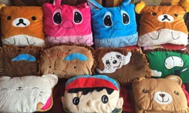 Túi sưởi là một trong những mặt hàng bán chạy trong ngày Hà Nội rét đậm. Ảnh: TT.