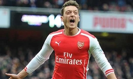 Oezil lập kỷ lục chưa từng có ở Ngoại hạng Anh