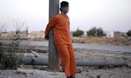 Người đàn ông bị IS hành quyết với cáo buộc làm gián điệp. Ảnh: Mirror.