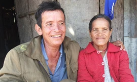 Cặp vợ già, chồng trẻ Y Noang và A Giỗ. Mặc dù chênh lệch tuổi nhưng những cặp vợ chồng người Mơ Nâm vẫn sống hạnh phúc.