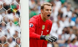 Neuer cảnh giác cao độ và muốn các đồng đội tập trung cao nhất khi gặp Slovakia hôm nay. Ảnh: Reuters.