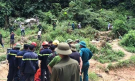 Ba phu vàng ngạt khí kẹt dưới hang vẫn chưa được đưa ra ngoài