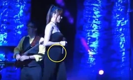  Hari Won lộ bụng to khi biểu diễn trên sân khấu.