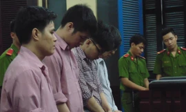 Các bị cáo tại phiên tòa chiều 11/1. Ảnh: Tân Châu.