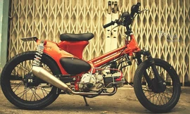 Huyền thoại Honda Super Cub đời cũ được một biker tại Việt Nam độ lại với phong cách Bobber đầy chất "bụi bặm" và cá tính.