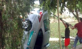 Kỹ năng thoát hiểm khi ôtô rơi chìm xuống nước