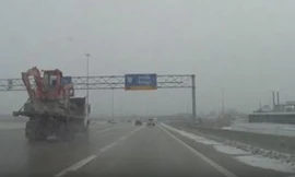 Thót tim cảnh xe tải văng bánh khi đang chạy trên cao tốc