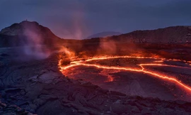 Núi lửa ở vùng lòng chảo Danakit là một trong những điểm đến yêu thích của những du khách mạo hiểm. Ảnh: BBC.