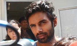 Rahul đe dọa tự tử tại bệnh viện. Ảnh: Hindustan Times.