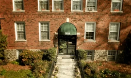 Căn hộ của Ana Montes tại tòa nhà ở Cleveland Park đã bị FBI lục soát bí mật.