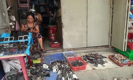 Bên trong chợ điện thoại cũ ở Sài thành