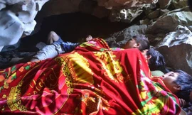 Co ro đắp chăn giữa chảo lửa miền Trung