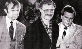 Koecher bị hai đặc vụ FBI áp giải tại New York ngày 27/11/1984.