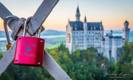 Vòng quanh thế giới với khóa tình yêu