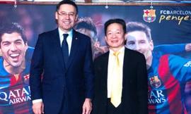 Ông Đỗ Quang Hiển và Chủ tịch CLB Barca Josep Maria Bartomeu.