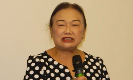 Chủ tịch Hội Tư vấn Thuế Việt Nam Nguyễn Thị Cúc cô bố kết quả khảo sát tại toạ đàm.
