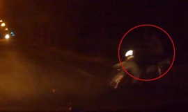 Ôtô hất tung đôi nam nữ chạy xe máy qua đường kiểu 'tự sát'