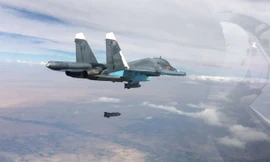 Máy bay ném bom Su-34 trong thời gian giáng đòn không kích tại các tỉnh Raqqa và Aleppo.