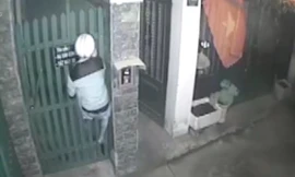 Camera an ninh ghi cảnh tên trộm thoăn thoắt trèo tường