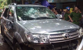 Đập toác ô tô vì nghi 'bắt cóc' trẻ con