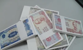 Dịch vụ đổi tiền lẻ 'chợ đen' nở rộ ở Hà Nội