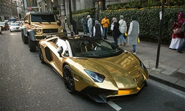 Trầm trồ trước dàn siêu xe mạ vàng xuất hiện tại Anh